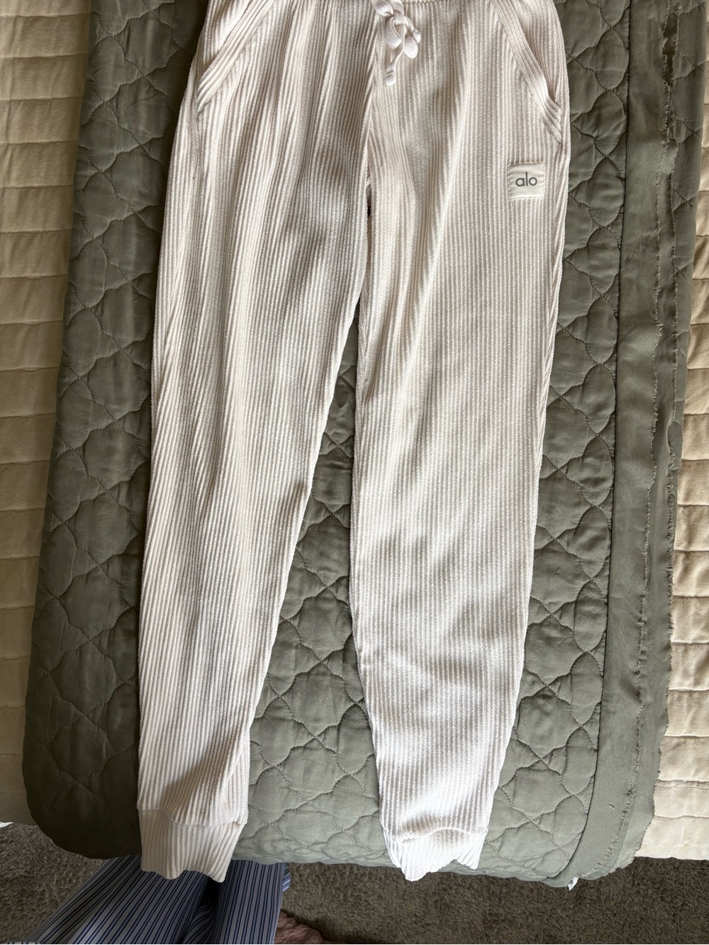 ALO Yoga White Ribbed Jogger Pants